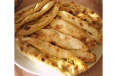 Mersin'in Yöresel Peynirli Pide Tarifi